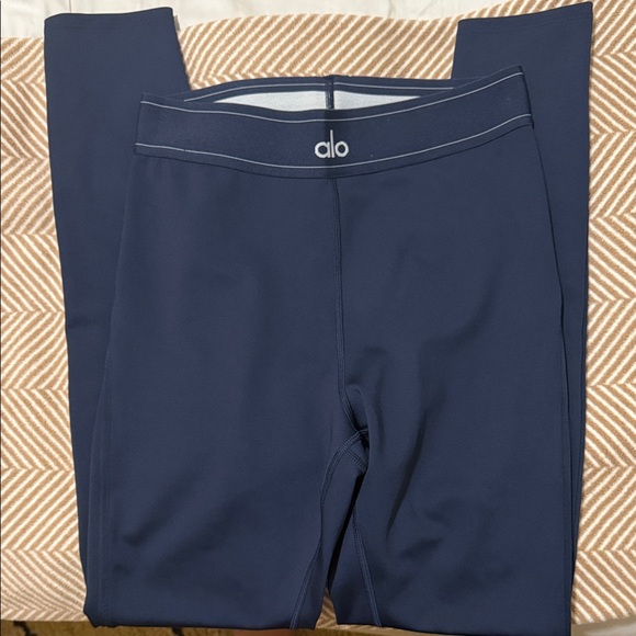 ALO Yoga - Airlift High-Waist Suit Up Legging in Navy - Size L - Picture 3 of 9